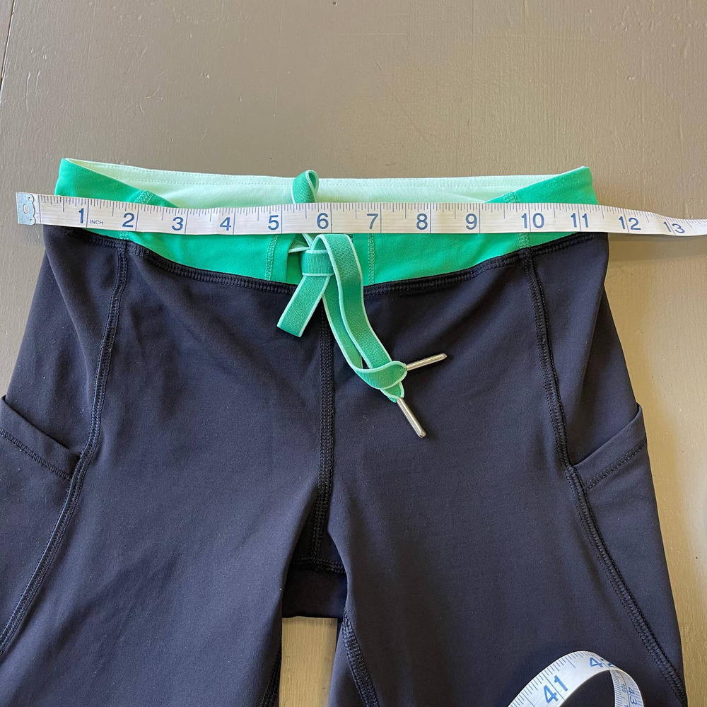 Lululemon Women's Cropped Legging Pants - Picture 3 of 8